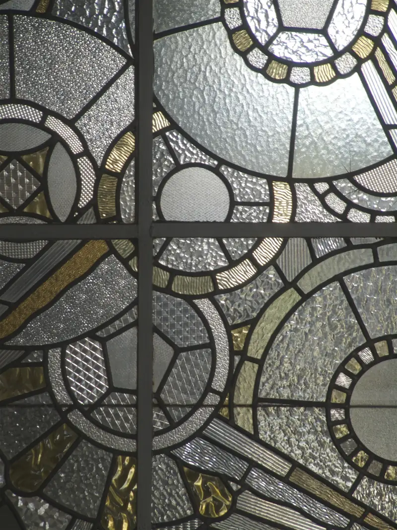 Verrière à motifs circulaires de la gare de Saint-Quentin